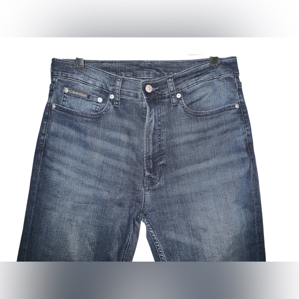 NWOT Calvin Klein Standard Straight Men's Dark Wash Blue Jeans Size 32/32 - Picture 2 of 6